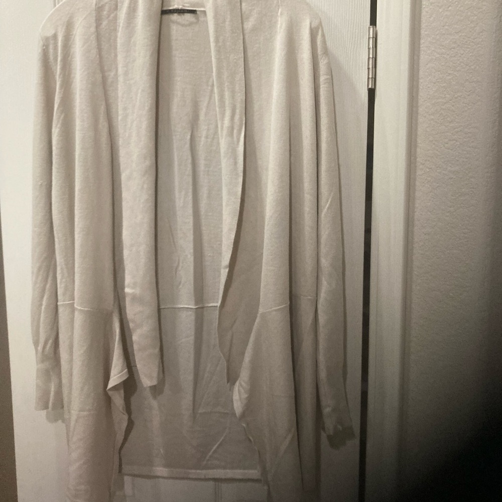 Tahari sweater size L